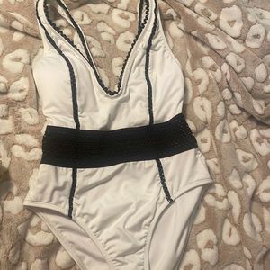 Kenneth Cole bathing suit size medium